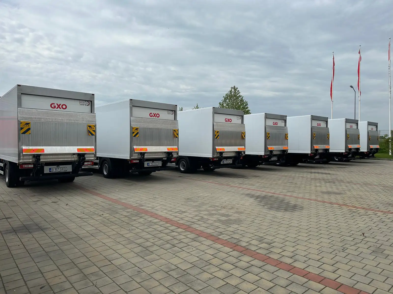 Montaj-obloane-ridicatoare-servicii-aficar-carosare-amenajari-autoutiliare-camioane-romania-11
